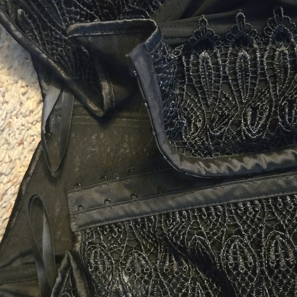 Women's  Corset By Adore Me size  2XL - Picture 4 of 4